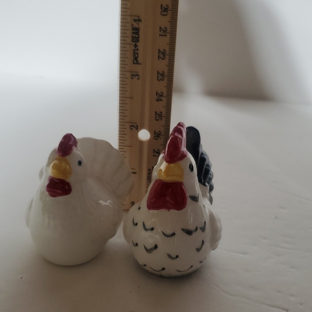 Ceramic Chicken And Rooster Salt And Pepper Shakers - Picture 4 of 4